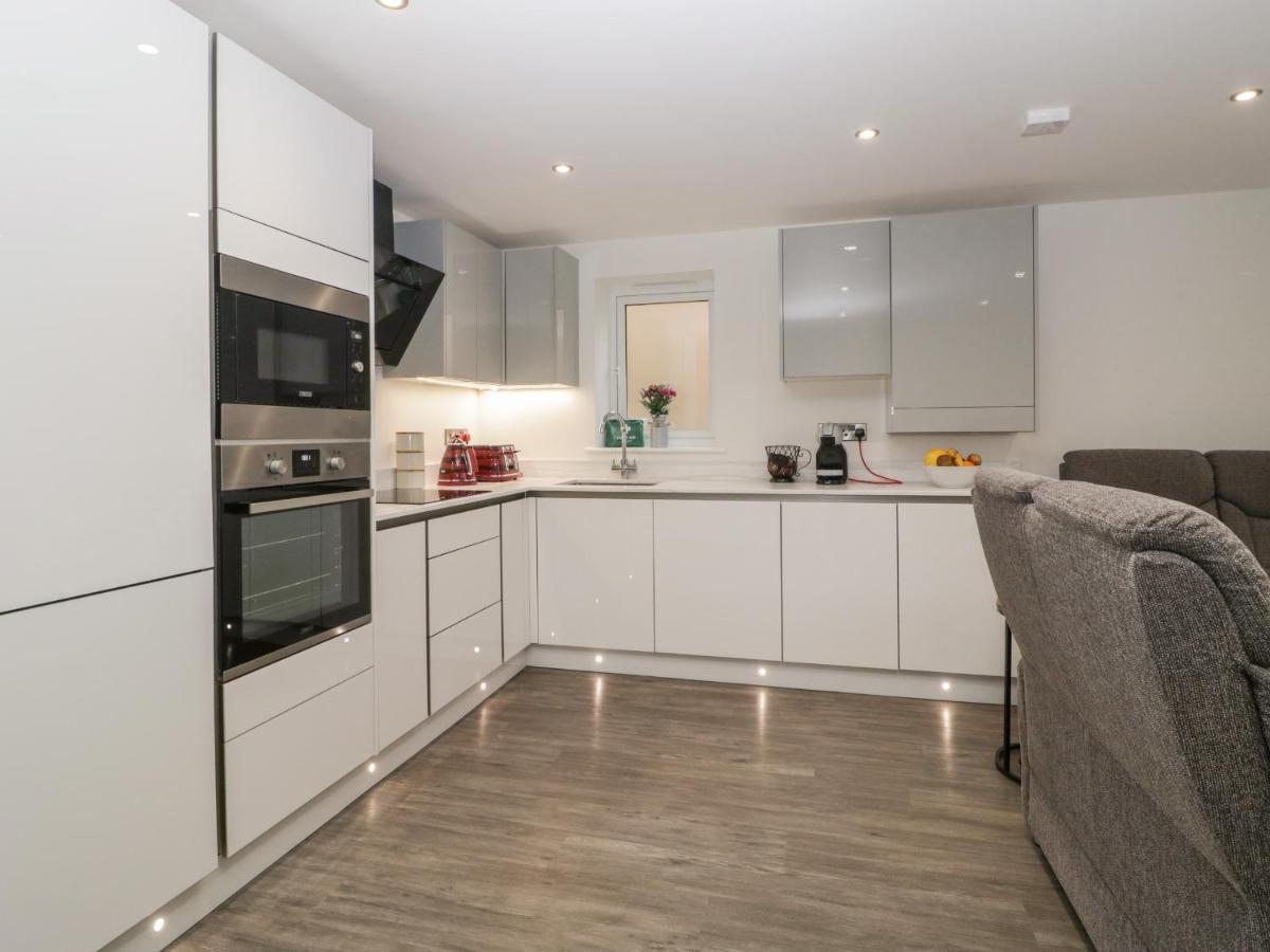 Flat 2, 38 Preston Road Apartment เวย์มัธ ภายนอก รูปภาพ