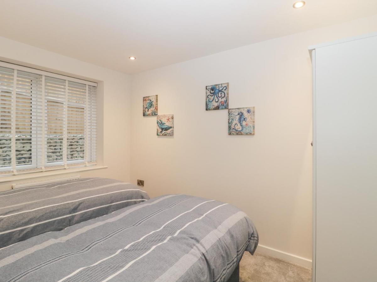 Flat 2, 38 Preston Road Apartment เวย์มัธ ภายนอก รูปภาพ